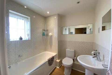 2 bedroom flat for sale, Kings Hill, West Malling ME19