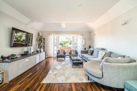 3 bedroom flat to rent, Redington Road, London NW3