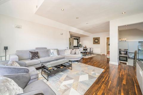 3 bedroom flat to rent, Redington Road, London NW3