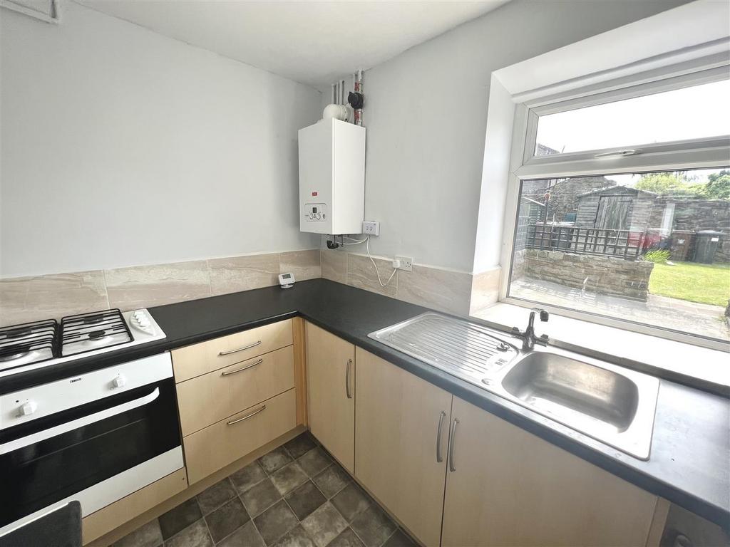 Kitchen 2.jpg