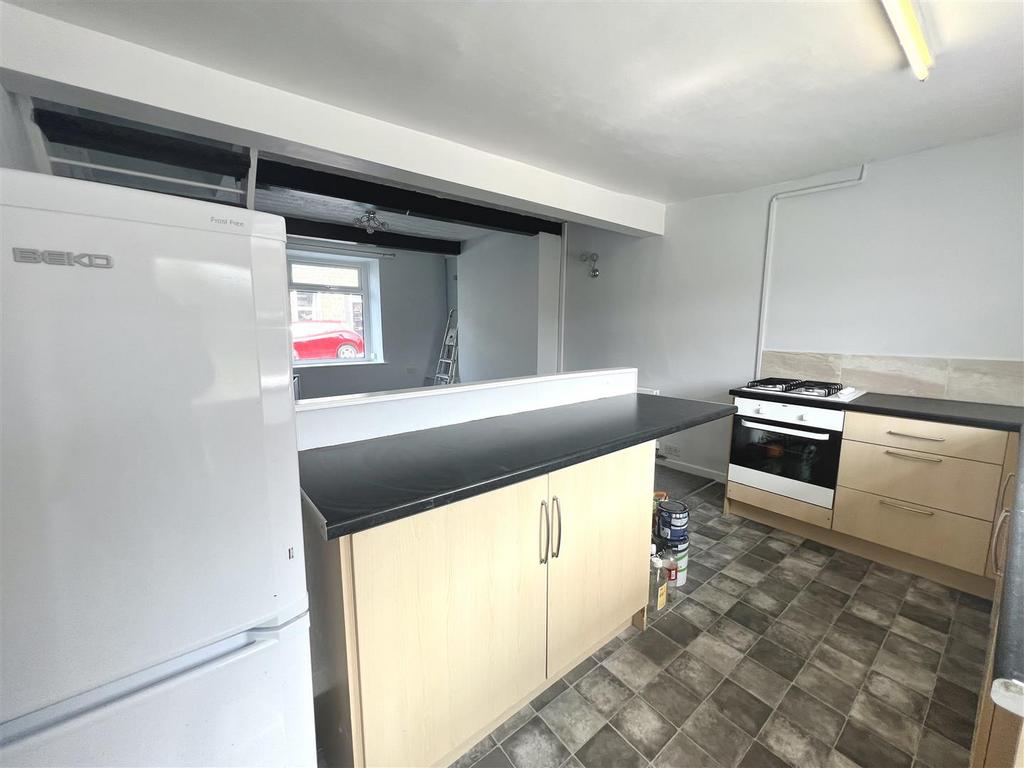 Kitchen 1.jpg