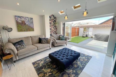 undefined, Lyndale Close, Leek