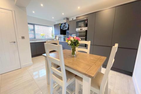 6 Lyndale Close, Leek, ST13 5AQ