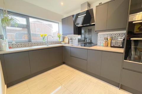 6 Lyndale Close, Leek, ST13 5AQ