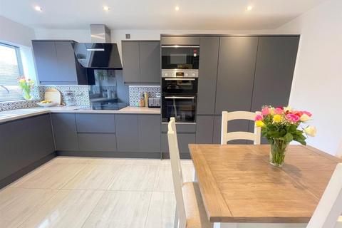 6 Lyndale Close, Leek, ST13 5AQ