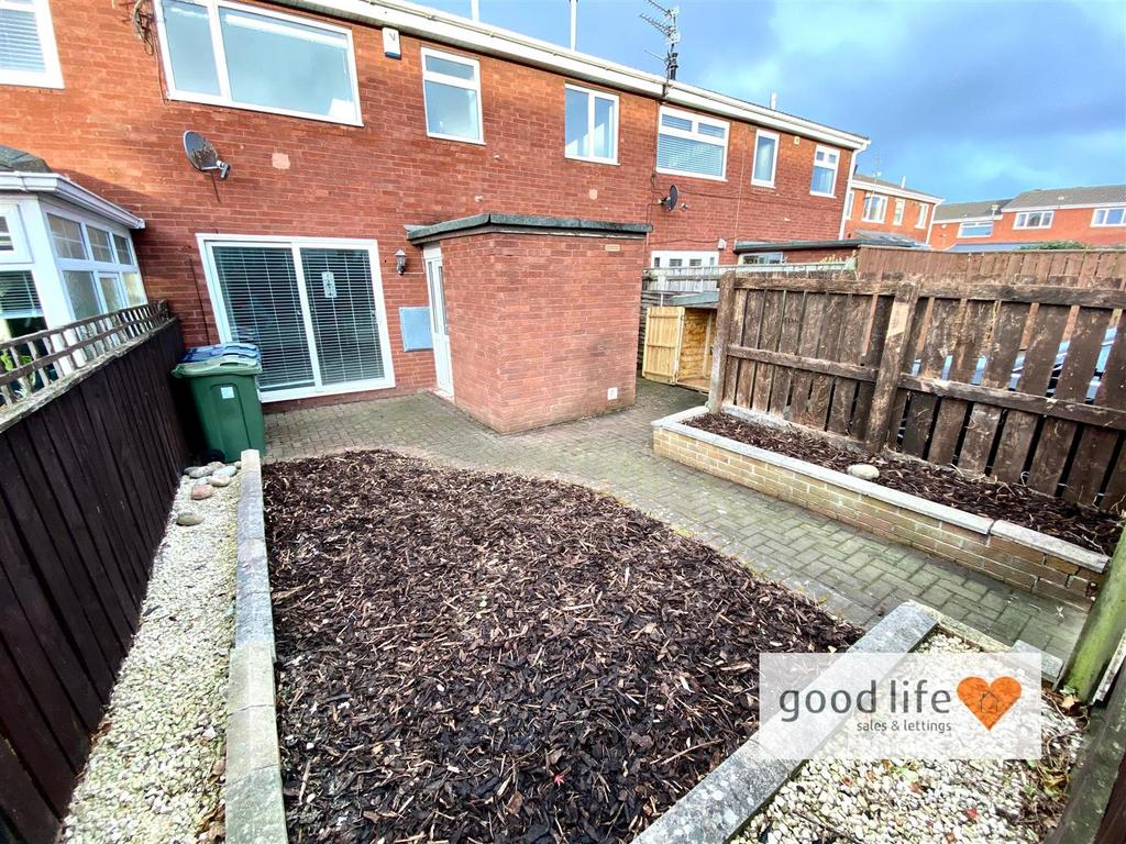 20251103 152734948 i OS10fairgreenclose.jpg