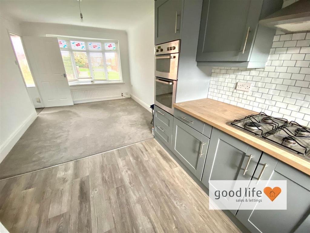20251103 153243645 i OS10fairgreenclose.jpg