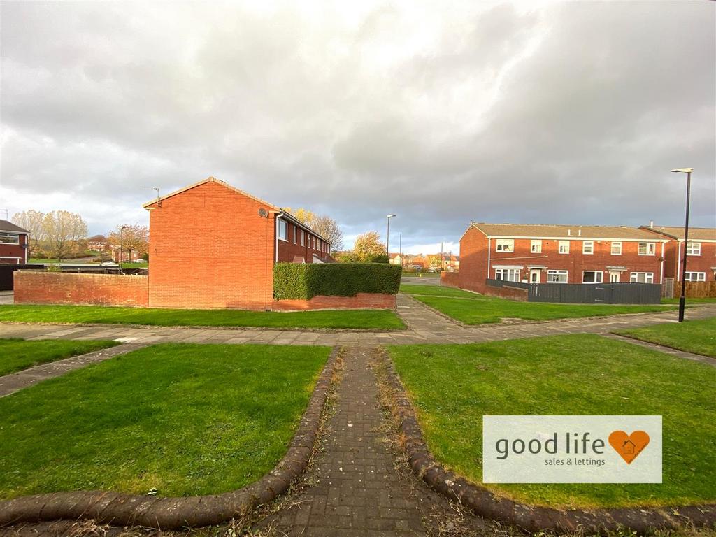 20251103 152900366 i OS10fairgreenclose.jpg