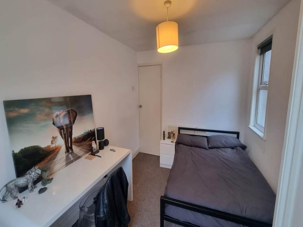Bedroom 4 - 2