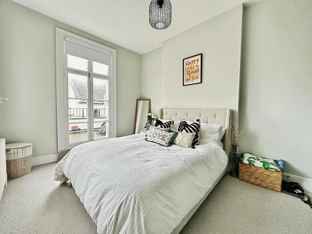 B8e1d26b-Photo 2029-10-2025 2 C 2012 2005 2002.jpg