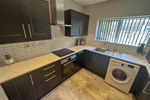 4 bedroom terraced house to rent, Albert Edward Road, L7 8SA,