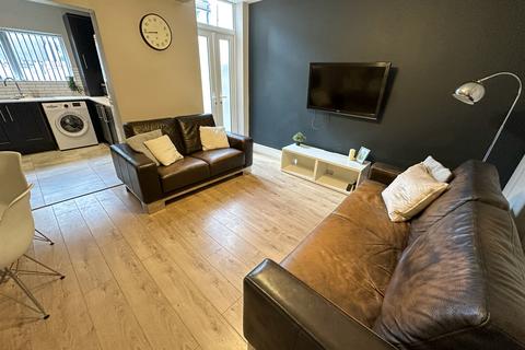 4 bedroom terraced house to rent, Albert Edward Road, L7 8SA,