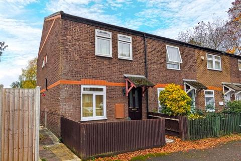 3 bedroom end of terrace house to rent, Quintrell Close, Woking GU21