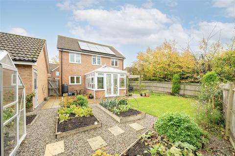4 bedroom detached house for sale, Orchard Close, Burgess Hill