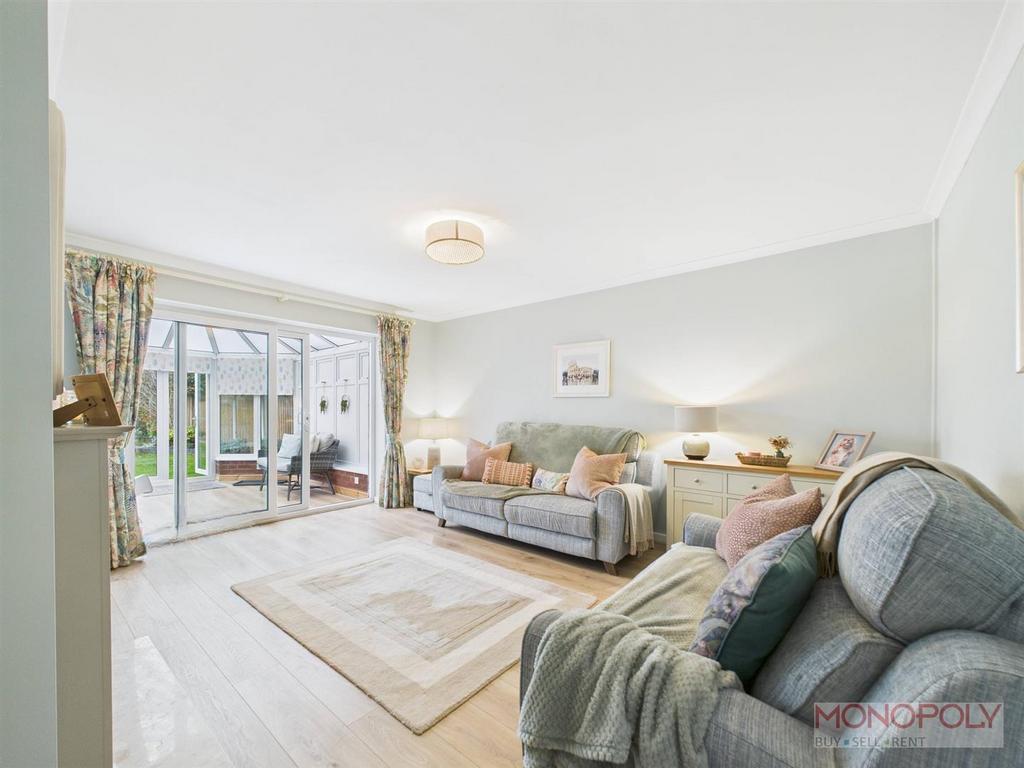 CAM03815 G0-PR0363-STILL012.jpg