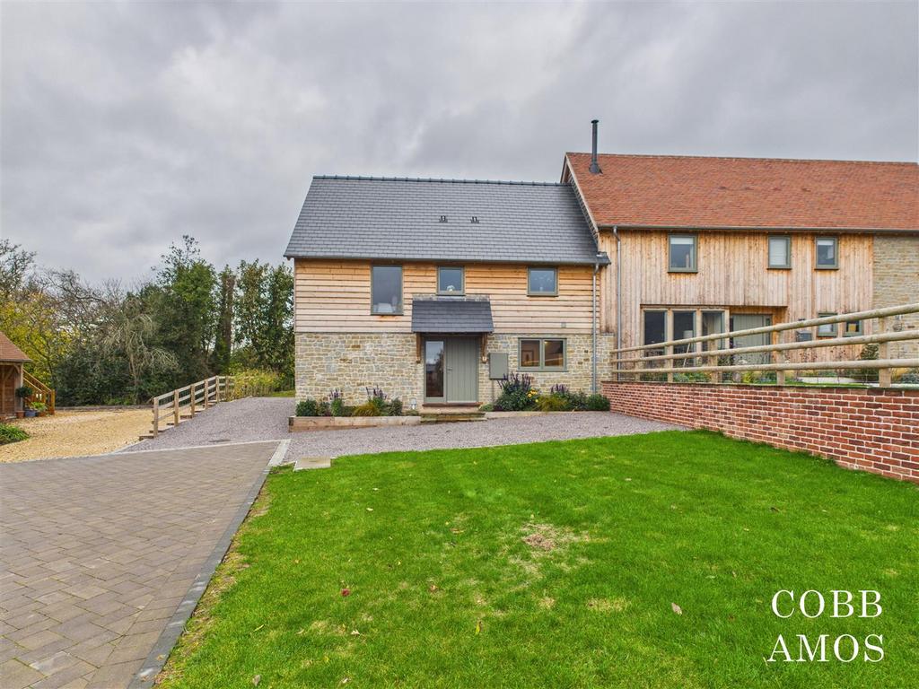 CAM02803 G0-PR0240-STILL037.jpg