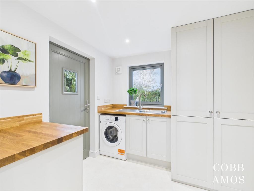 CAM02803 G0-PR0240-STILL018.jpg