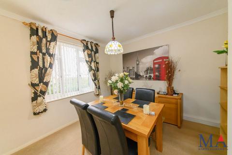 4 bedroom semi-detached house for sale, Rossington Avenue, Borehamwood