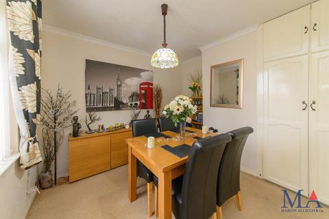4 bedroom semi-detached house for sale, Rossington Avenue, Borehamwood