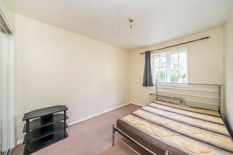 33 Stirling Grove, Hounslow, TW3 1QG