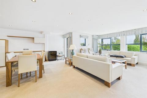 2 bedroom apartment for sale, Fabulous - 1350 sq/ft - 2 bedroom 2 bath Apt with Sea views.