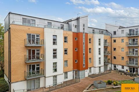 3 bedroom apartment for sale, Queen Mary Avenue, London E18