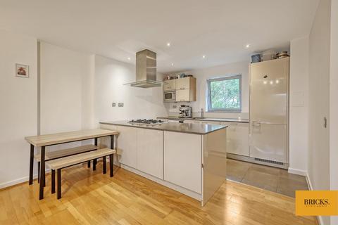 3 bedroom apartment for sale, Queen Mary Avenue, London E18