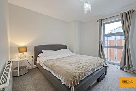 3 bedroom apartment for sale, Queen Mary Avenue, London E18