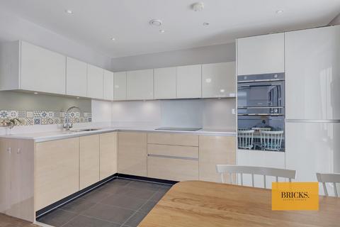 2 bedroom apartment for sale, Safflower Lane, Romford RM3