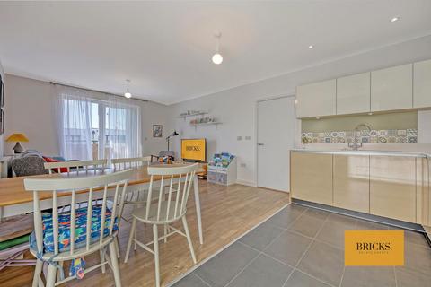 2 bedroom apartment for sale, Safflower Lane, Romford RM3