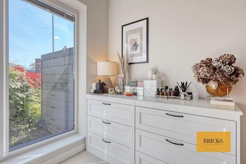 1 bedroom apartment for sale, Gubbins Lane, Romford RM3