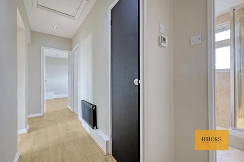 2 bedroom flat for sale, Prospect Place, Romford RM5
