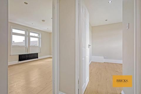 2 bedroom flat for sale, Prospect Place, Romford RM5