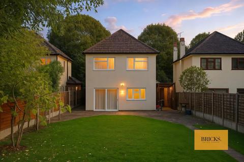 5 bedroom detached house for sale, Avenue Road, Romford RM3