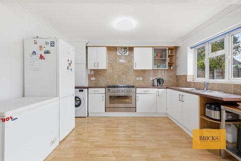 5 bedroom detached house for sale, Avenue Road, Romford RM3