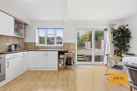 5 bedroom detached house for sale, Avenue Road, Romford RM3