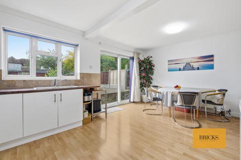 5 bedroom detached house for sale, Avenue Road, Romford RM3