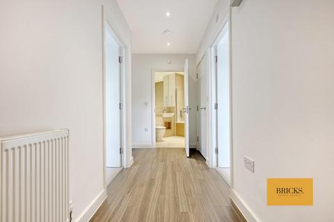 2 bedroom apartment for sale, Gubbins Lane, Romford RM3