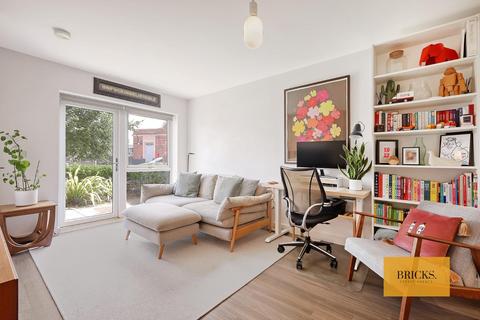 2 bedroom apartment for sale, Gubbins Lane, Romford RM3