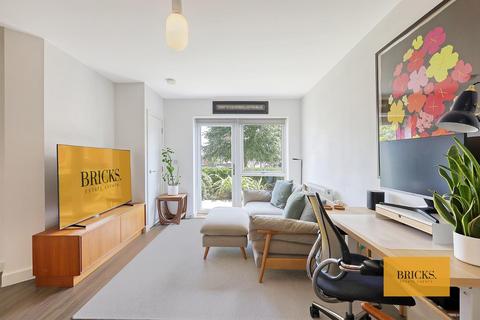 2 bedroom apartment for sale, Gubbins Lane, Romford RM3