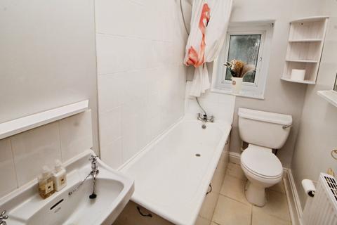 undefined, Queen Street, Glossop SK13