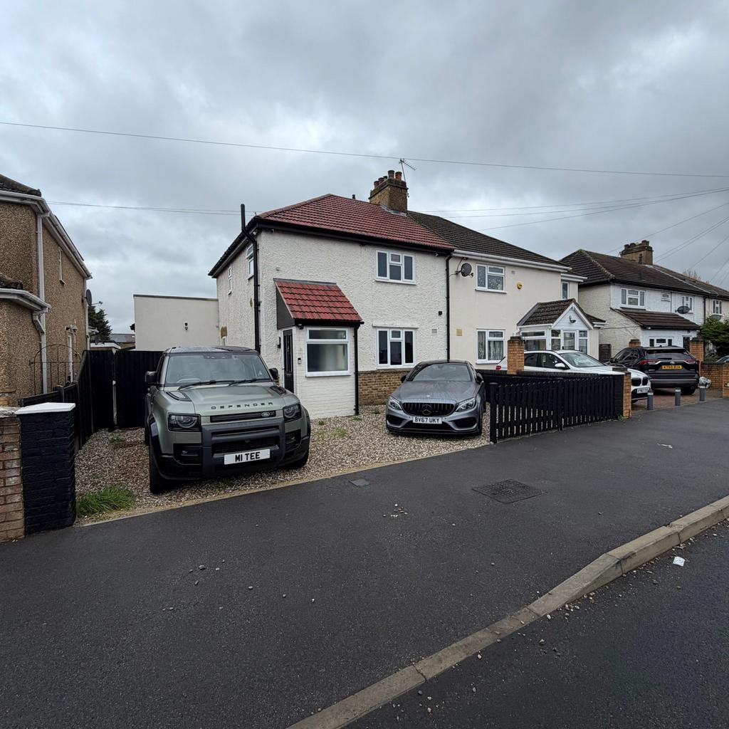 4 bed semi-detached house for sale St Martins Roa