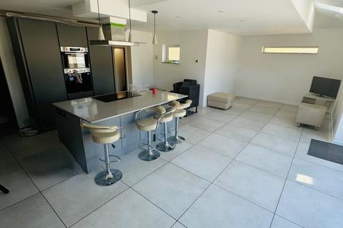 4 bedroom semi-detached house for sale, St Martins Road, UB7 7EP