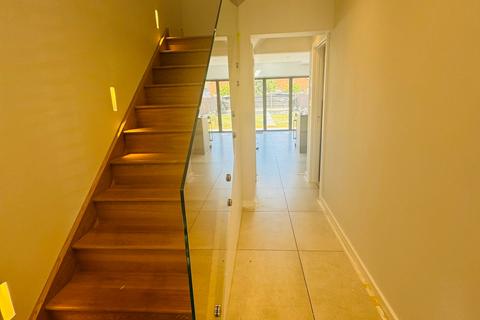 4 bedroom semi-detached house for sale, St Martins Road, UB7 7EP