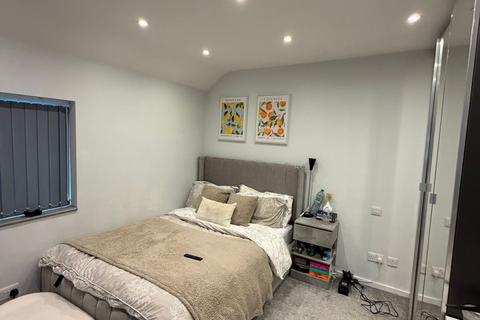 4 bedroom semi-detached house for sale, St Martins Road, UB7 7EP