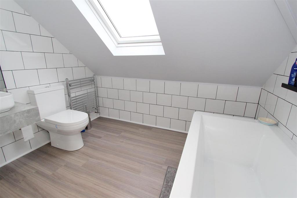 Ensuite.JPG
