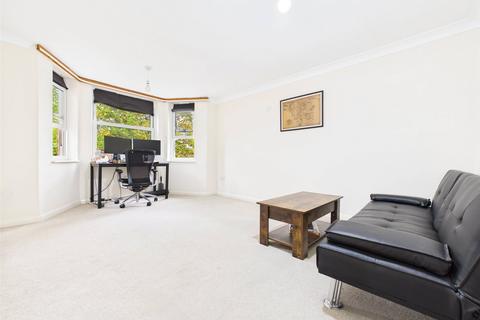 1 bedroom apartment to rent, Hanworth Road, Hampton