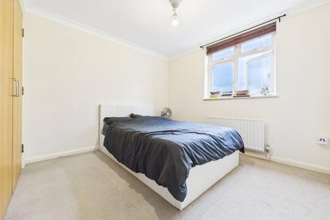 1 bedroom apartment to rent, Hanworth Road, Hampton