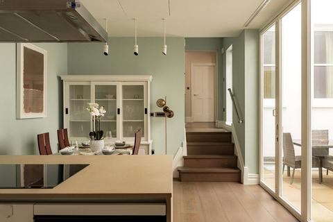 5 bedroom house to rent, Queen's Gate Mews, South Kensington, SW7