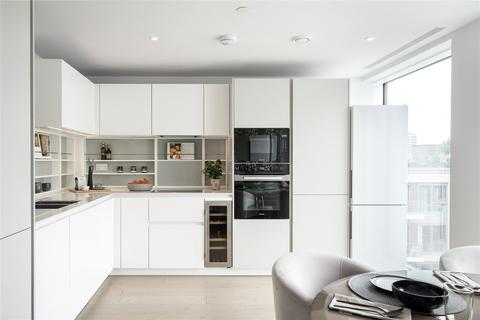 4 bedroom flat to rent, Lockgate Road, London